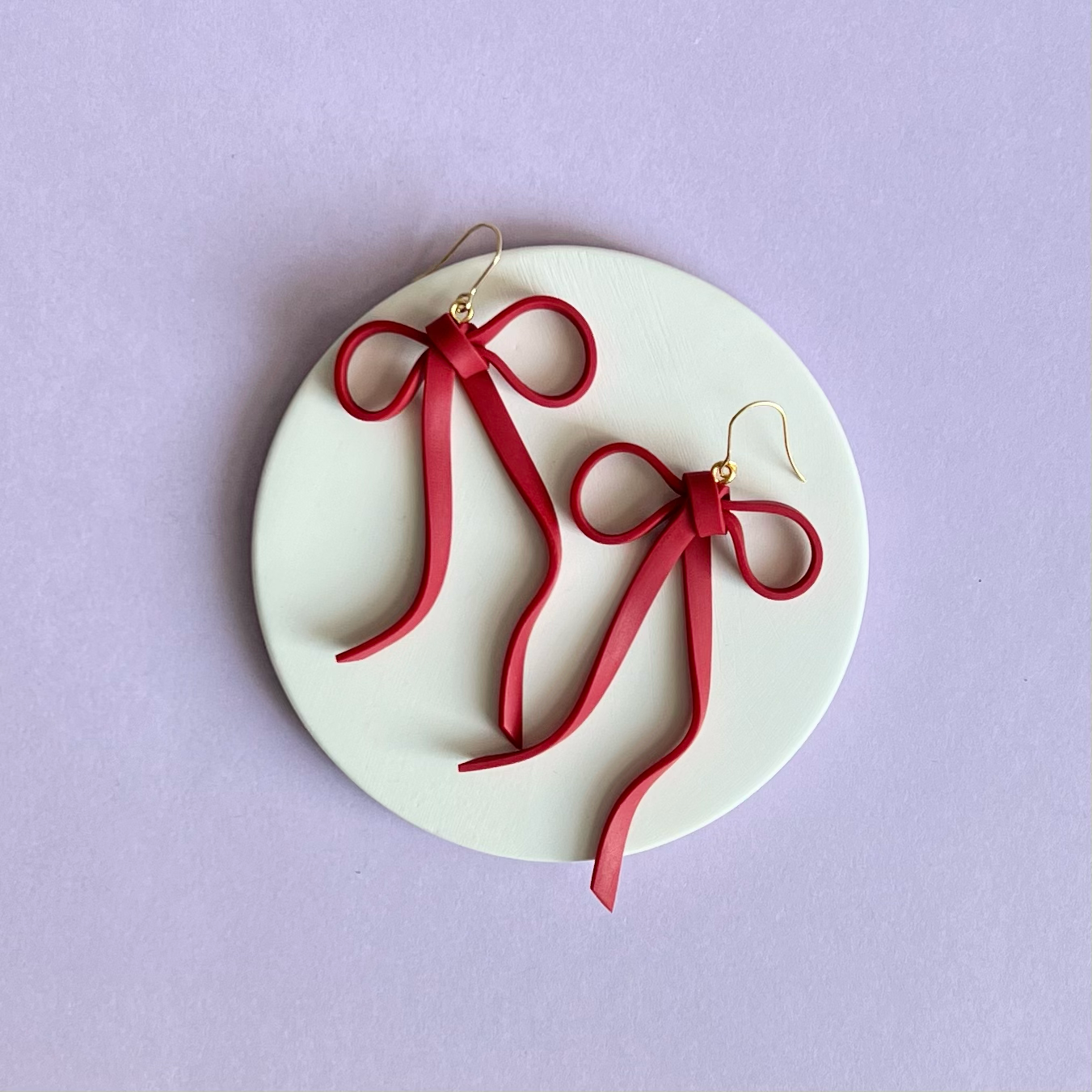 Common Good Clay - Vendita all'ingrosso Orecchini pendenti - Orecchini a fiocco, misura media, per San Valentino, rosso e nero3