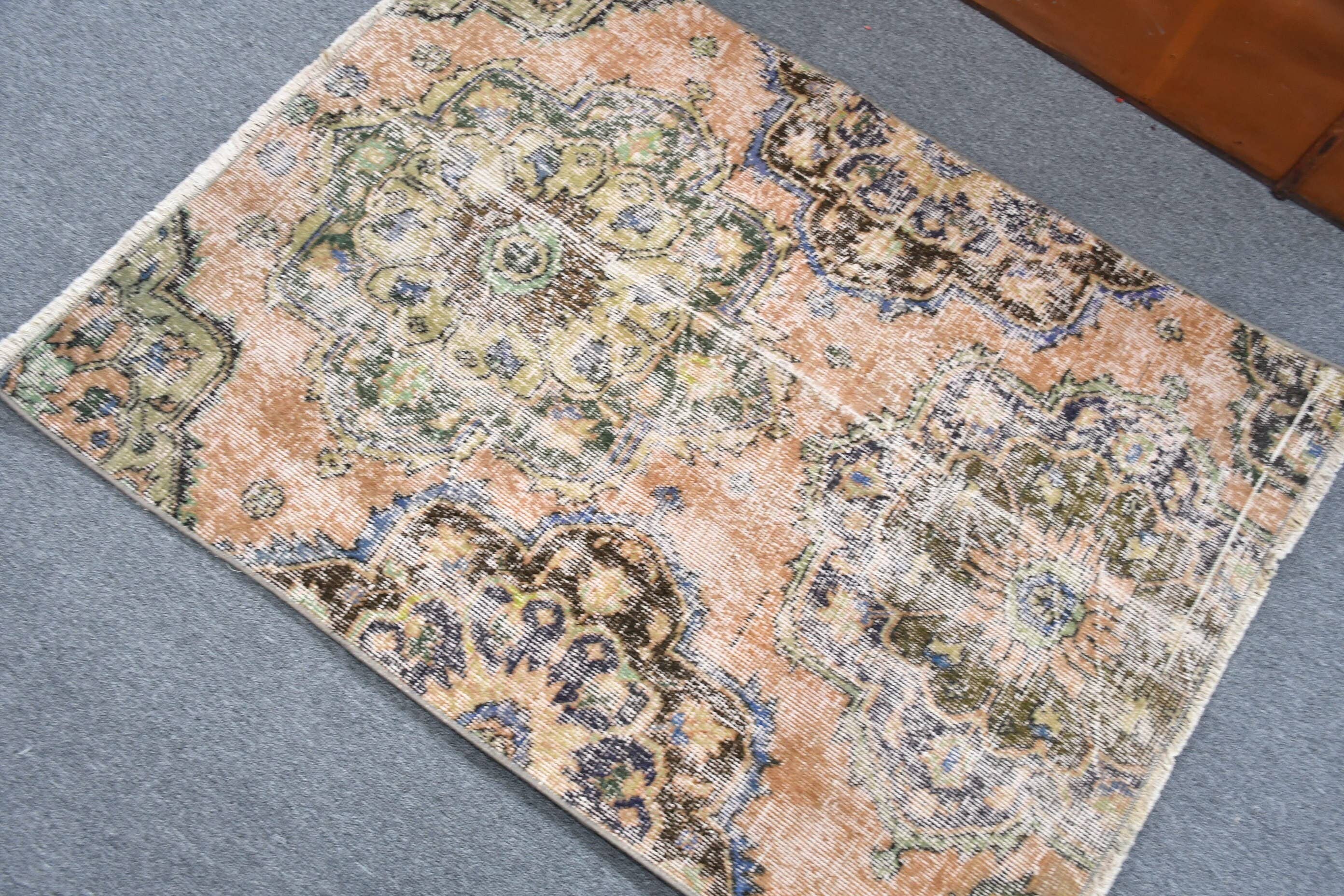 The Loom Wholesale – wholesale Rug pad – Vintage Beige & Green Wool Rug - Handmade Classic Design3
