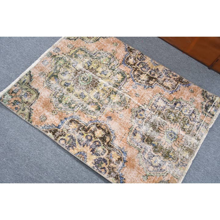 The Loom Wholesale – wholesale Rug pad – Vintage Beige & Green Wool Rug - Handmade Classic Design3