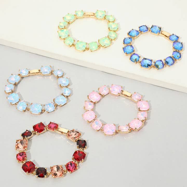 Cushion Square Stone Link avondarmband en andere Glazen lampenkappen wholesale inkopen. Gratis retourzendingen en een 60-dagen netto betalingstermijn op Faire.com trends op Faire.