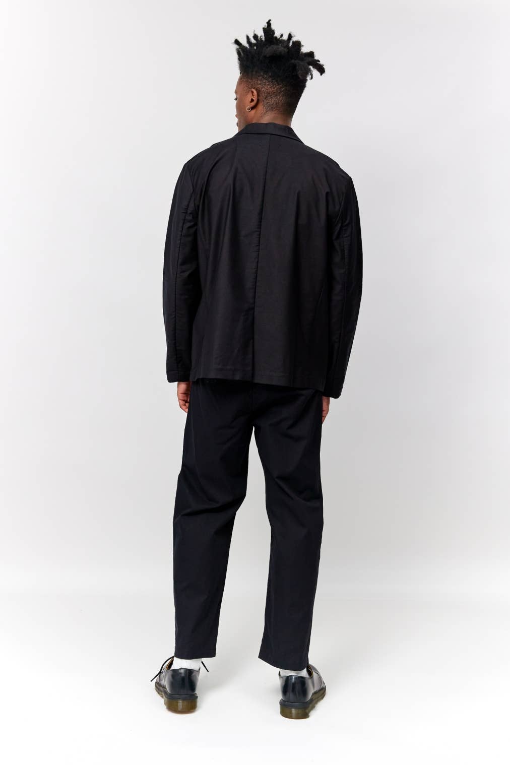 SCHWARZ Der Abel Blazer – Locker geschnittener, einreihiger Blazer aus Baumwollmischung für den Großhandel auf Faire2