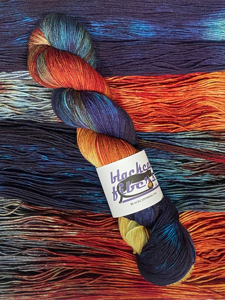 Dette er Halloween-Nomad Sock for engroshandel hos Black Cat Fibers