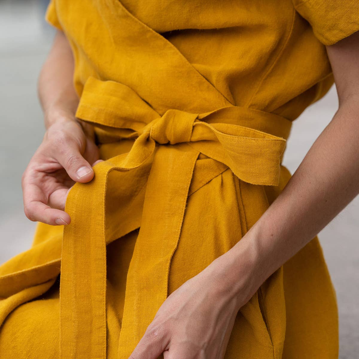 menique - Wholesale Jurk - Dames - Natuurlijke 100% Linnen Wikkeljurk Eliana - Elegante Zomerjurk7