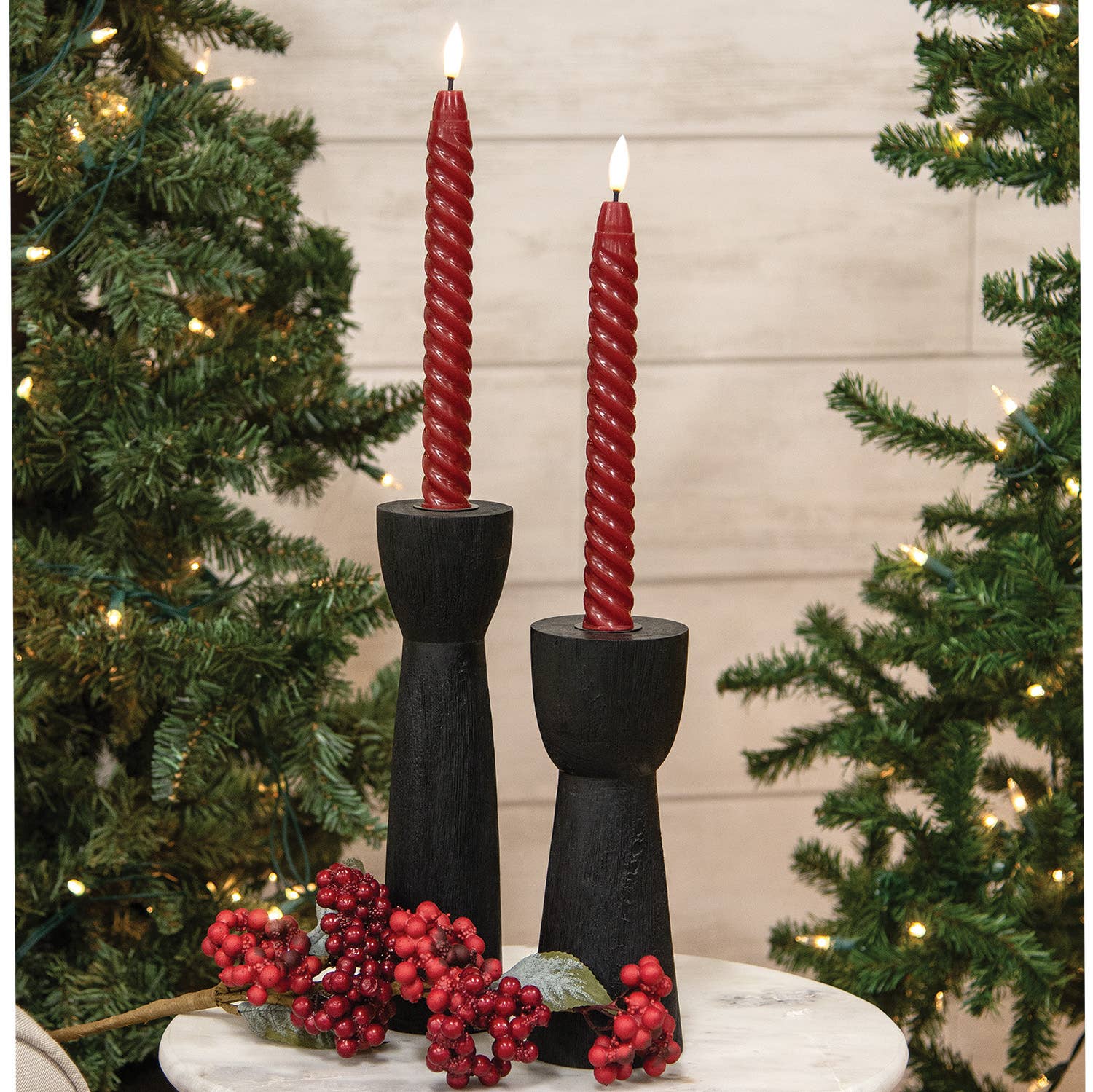 Col House Designs – Großhandel Konische Kerze/Kerzenhalter – 2er-Set - Burgunderrote gedrehte Timer-Kerzen - 25 cm hoch1