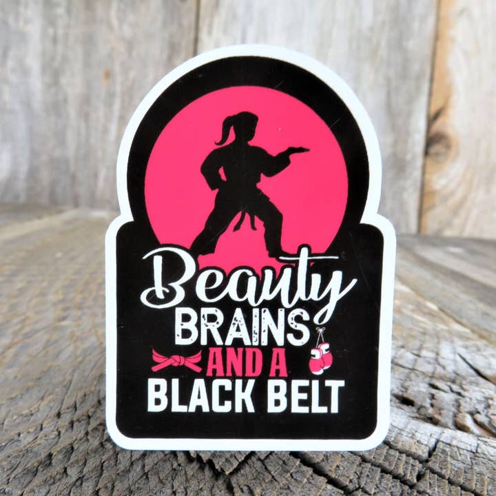 Adesivo Bellezza Cervello Cintura Nera Impermeabile Ragazza Arti Marziali Karate Jiu Jitsu Umorismo Divertente Auto Bottiglia d'Acqua Laptop per la vendita all'ingrosso da parte di Kirk's Krafts