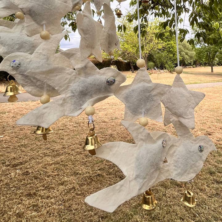 VIE - Vendita all'ingrosso Decorazione mobile - Mobile artigianale in carta di gelso, cuore e farfalla, 50x20 cm11