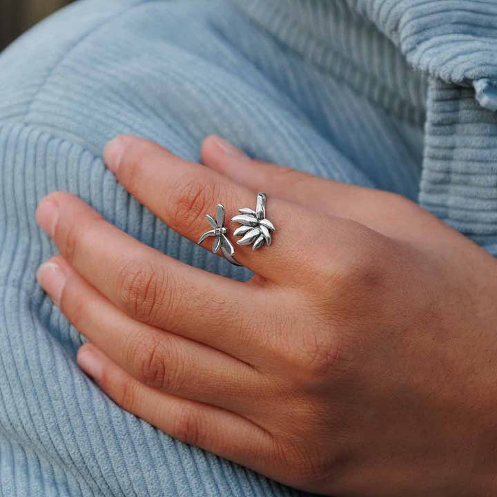 Nina Designs - Vente Bague de cocktail/de cérémonie - Bague ajustable en argent sterling avec libellule et lotus1