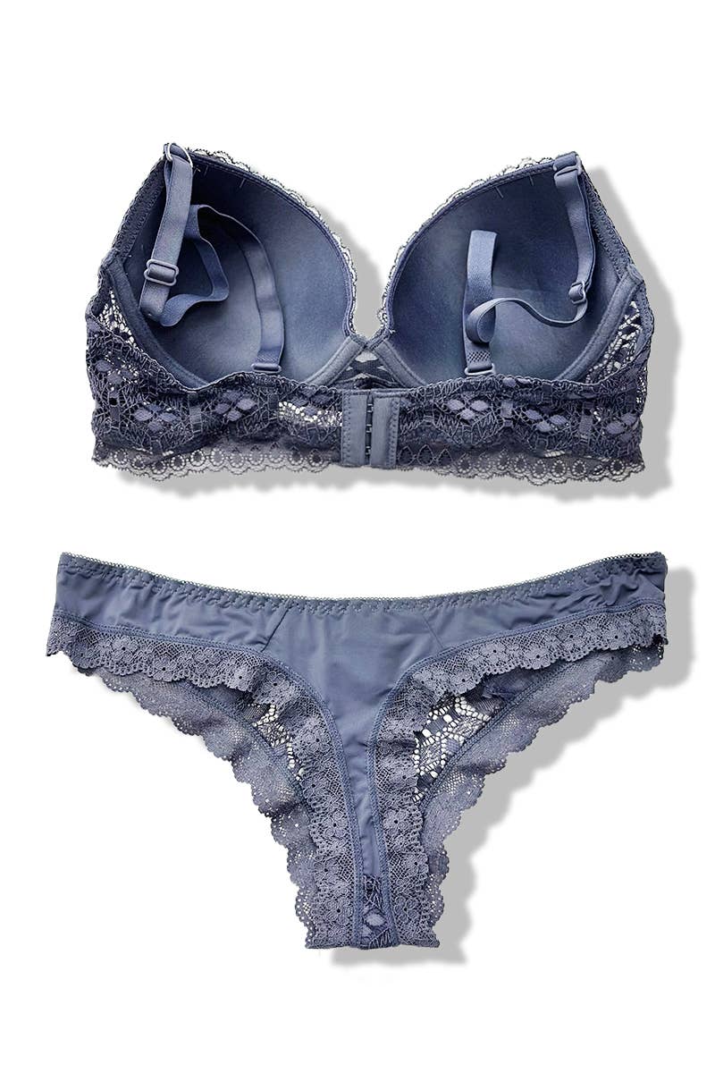 Belle Com'Elle - Vendita all'ingrosso Completino intimo - Donna - Set Reggiseno con Ferretto e Imbottitura + Perizoma in Pizzo C/AZ17026C20