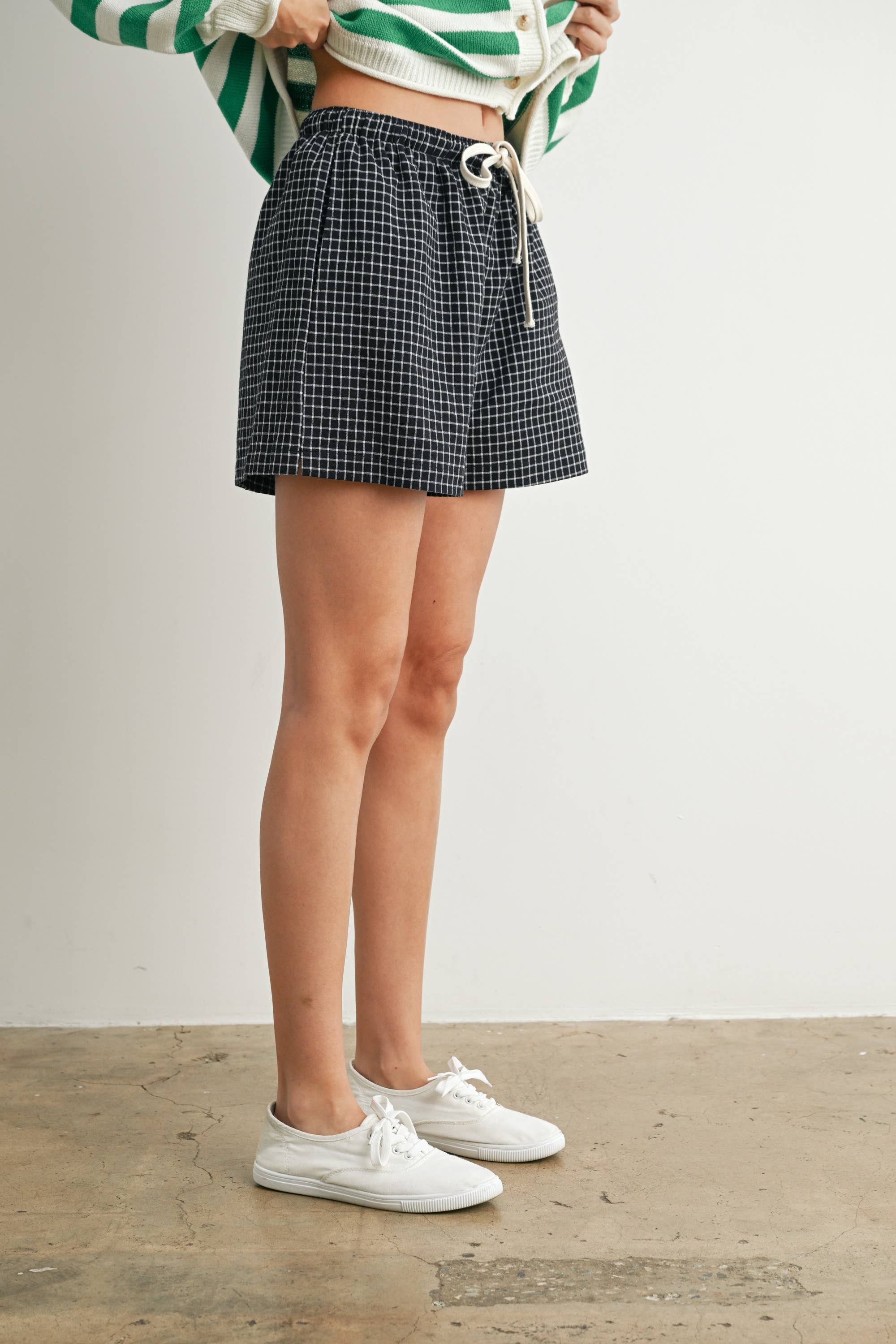 BUTTERMELON - Vendita all'ingrosso Pantaloncini - Donna - Shorts a quadretti con coulisse elastica - BMP745044