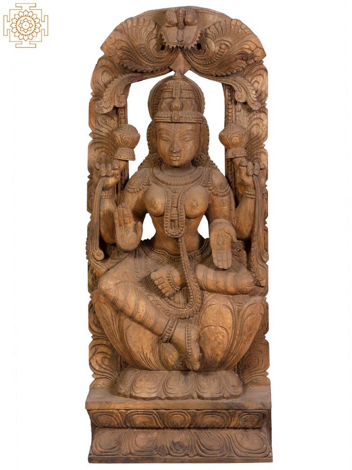 Grande idole de la déesse Lakshmi en bois de 36 pouces avec Kirtimukha pour la vente par Exotic India Art