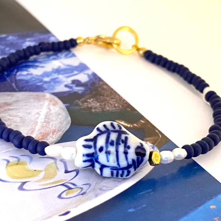 Chic Le Freak - Wholesale Beaded Bracelet - Delft blue fish and freshwater pearls bracelet1