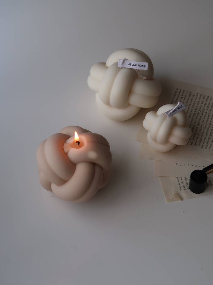 Large knot candle | Minimalist knot candle for wholesale by Jeune Home