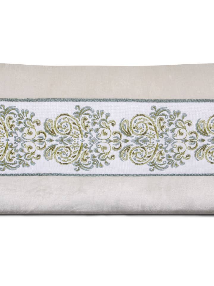 Coussin Lombaire en Velours Harrington-Birch pour la vente par Creative Threads, Inc.