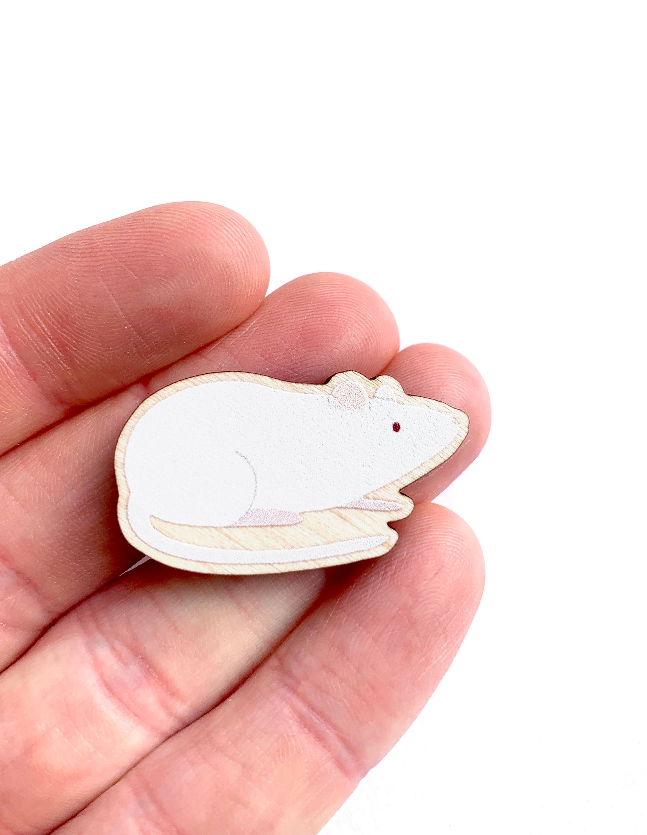 Tom Hardwick - Vente Épinglettes/boutons - Épingle en bois Rat Blanc - Source Responsable2