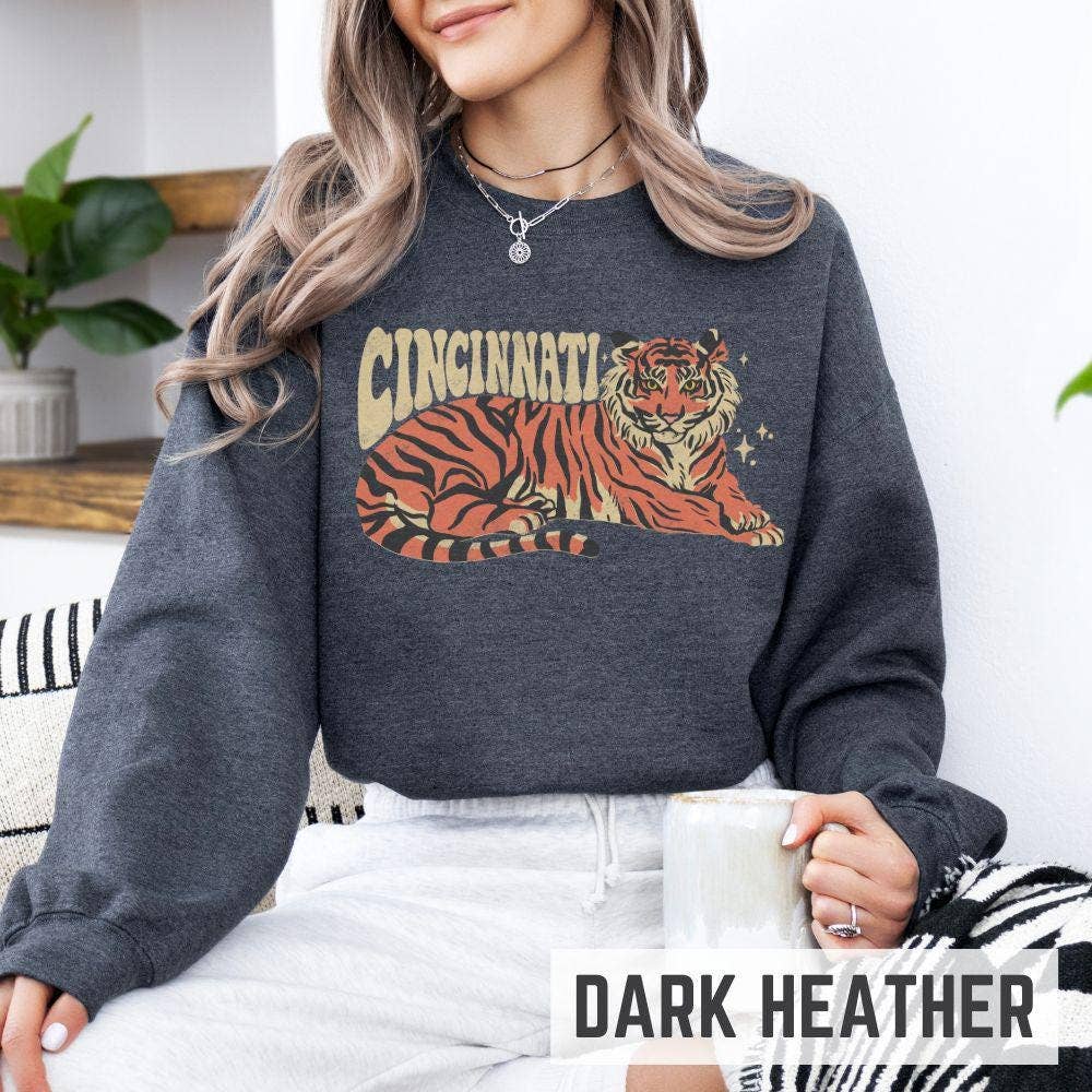 TheKingShirt - Wholesale Graphic Sweatshirt - Women's - Cincinnati Bengals Crewneck Sweatshirt Retro Football Style2