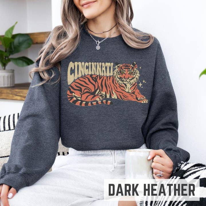 TheKingShirt - Wholesale Graphic Sweatshirt - Women's - Cincinnati Bengals Crewneck Sweatshirt Retro Football Style2