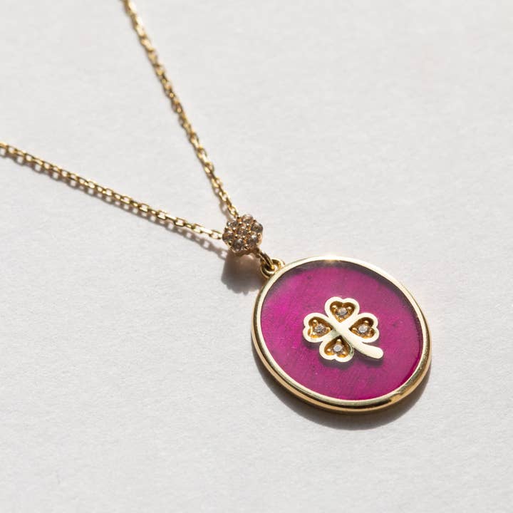 Lilla kløver blad med diamanter vedhæng halskæde for engroshandel hos Meri Lou Jewelry