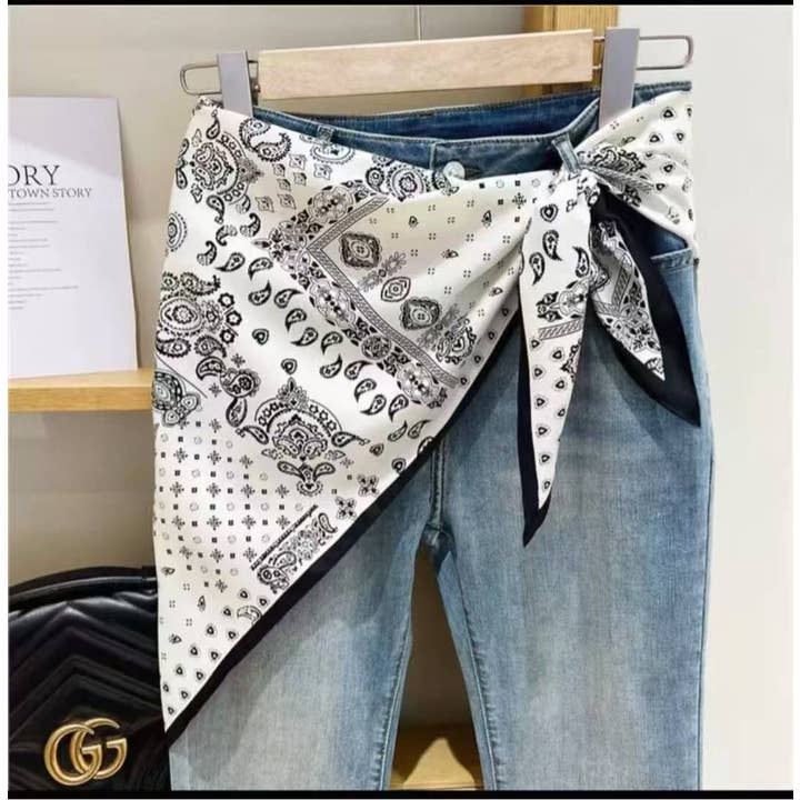 JC Sunny Fashion – wholesale Scarf – Women's – JC023328T Printed Triangle Scarf – Bandana Style Wrap / Shawl10
