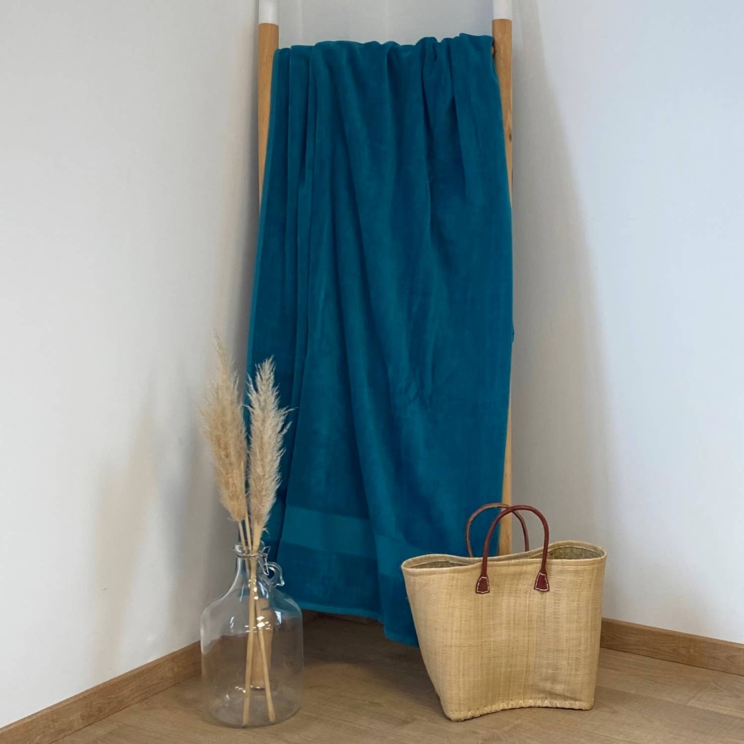 Le comptoir de la plage - Wholesale Bath Towel - Plain velvet bath towel "Classy" 90x180cm 500gm²10