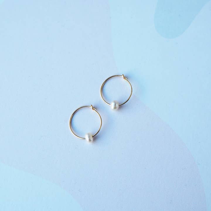 Custom Made - Wholesale Oorringen - Flora Parel Oorringen, gouden hoepel parel oorbellen3