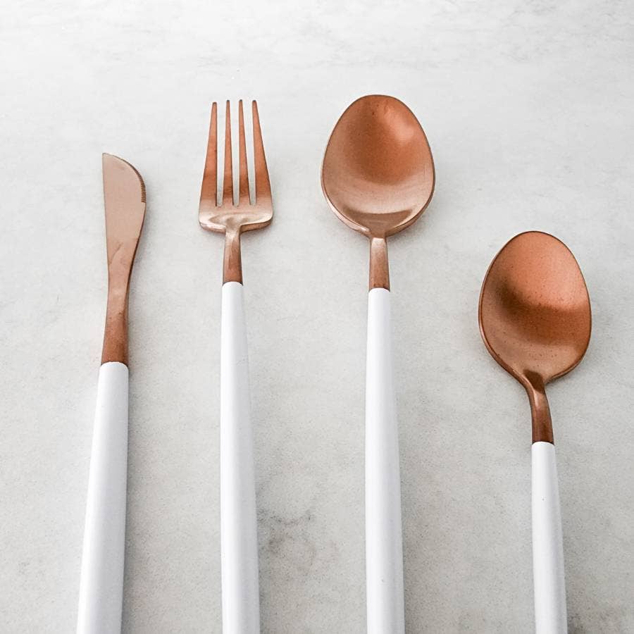 CLINQ - Wholesale Cutlery set - White and Copper Cutlery  (Set of 16)3
