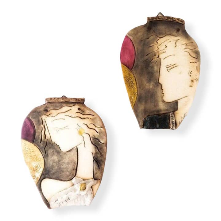 Muurdecoratie van fijne klei met oud-Grieks koppel en kruiken voor wholesale door TALITTA