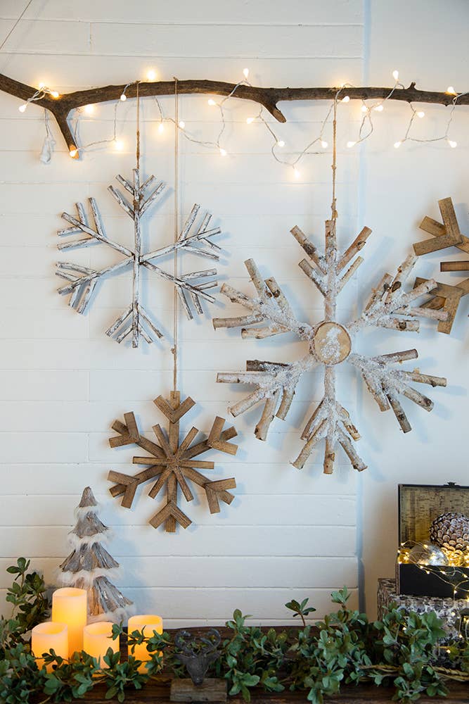 A&B Home Group Inc. - Vente Décoration de Noël - Ornement flocon de neige rustique en bois de 25"5