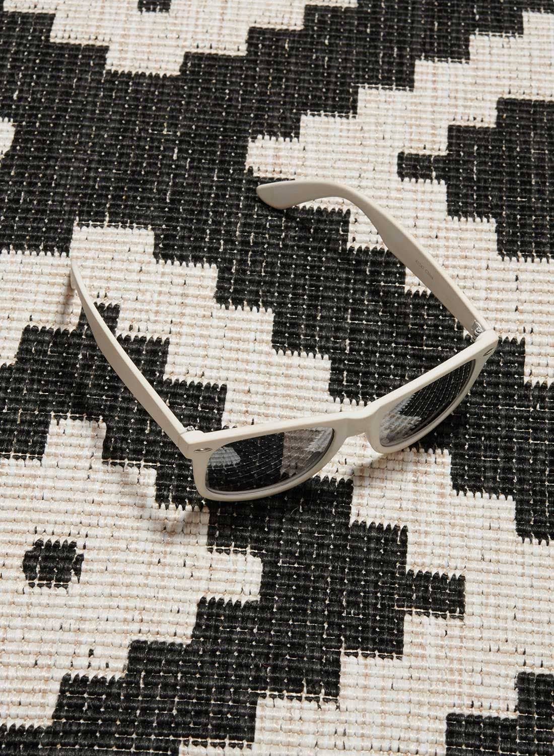 Black OUTDOOR BC ROMA REVERSIBLE Polypropylene Outdoor Rug for wholesale on Faire6