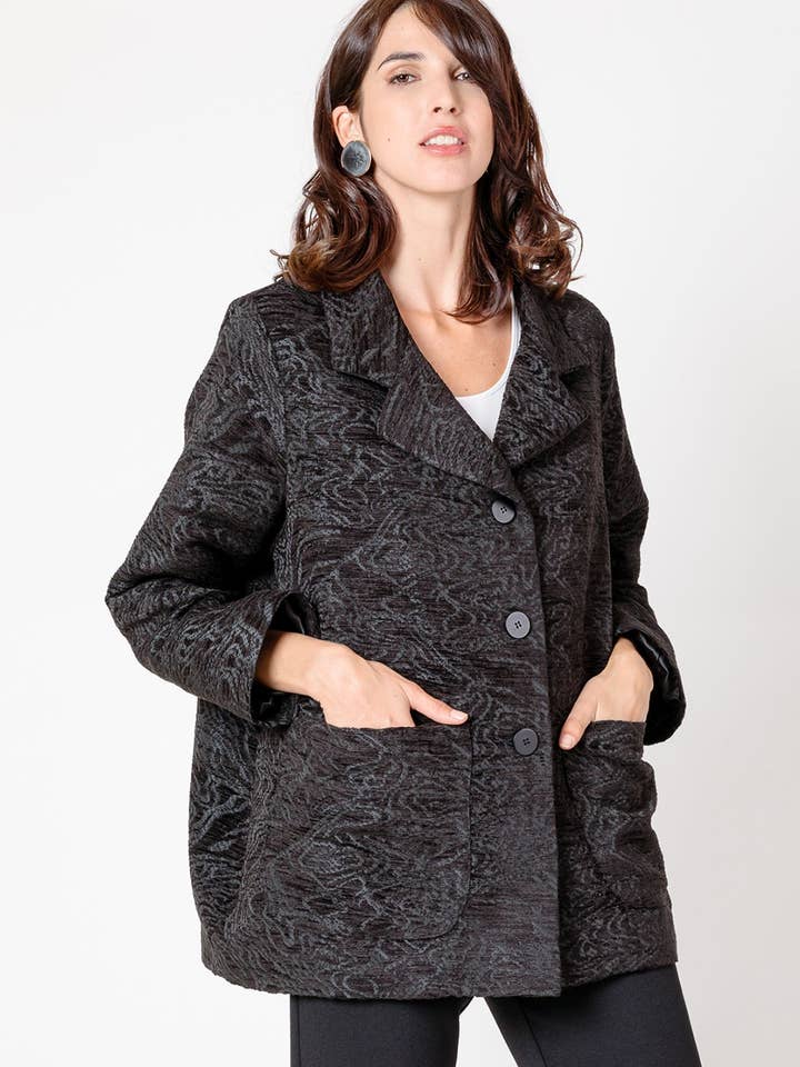 Giacca outwear Oversize in astrakan - Made in Italy per la vendita all'ingrosso da parte di Martino Midali