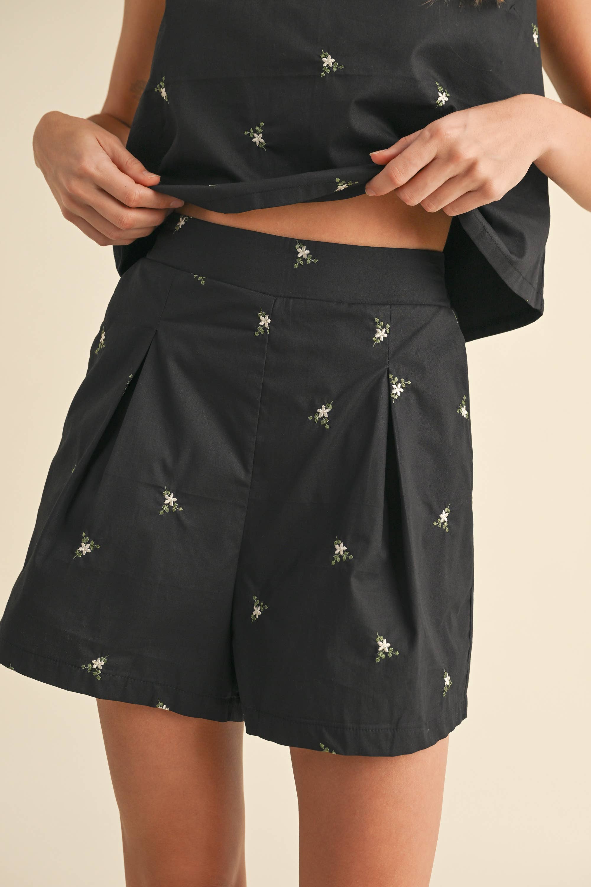 Noir IST5876-A ENSEMBLE SANS MANCHES AVEC BRODERIE : HAUT ET SHORT en vente sur Faire10