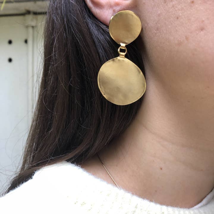 Brincos clip-on nugget I ouro por atacado de Meanwhile Boutique