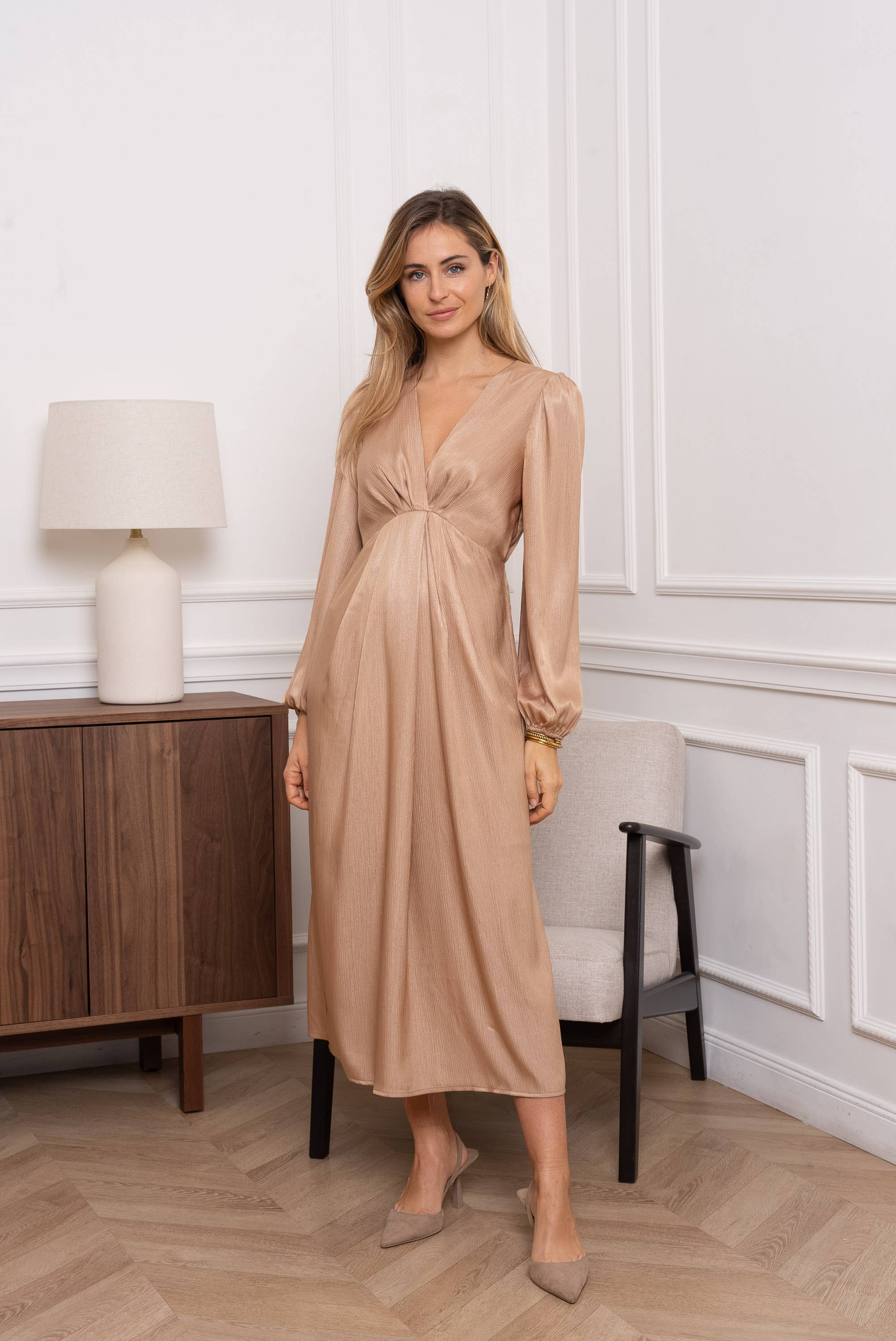 LOVIE & CO – Großhandel Kleid – Damen – Langes schimmerndes CAMOMILLE-Abendkleid mit langen Ärmeln14