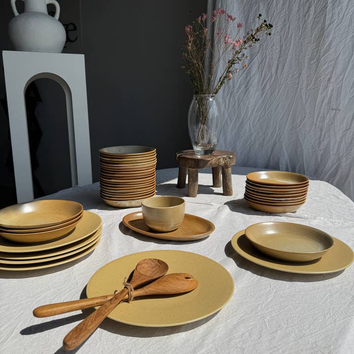 Office Objets - Wholesale Decorative Plate/Dish/Bowl - A small tall beige bowl CNP Stoneware Village France vintage D121