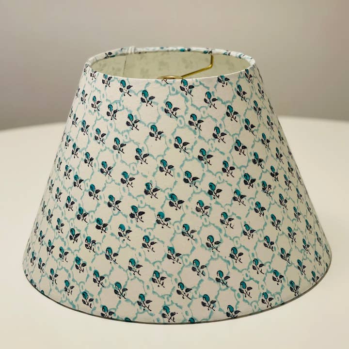 Olive and Limpet – Abajur por atacado – Pequeno Abajur Cônico com Estampa Indiana em Bloco – Padrão Azul-Esverdeado de Treliça e Buta2