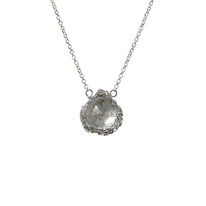 Collier en forme de goutte de quartz clair en argent pour la vente par Arivka Jewelry