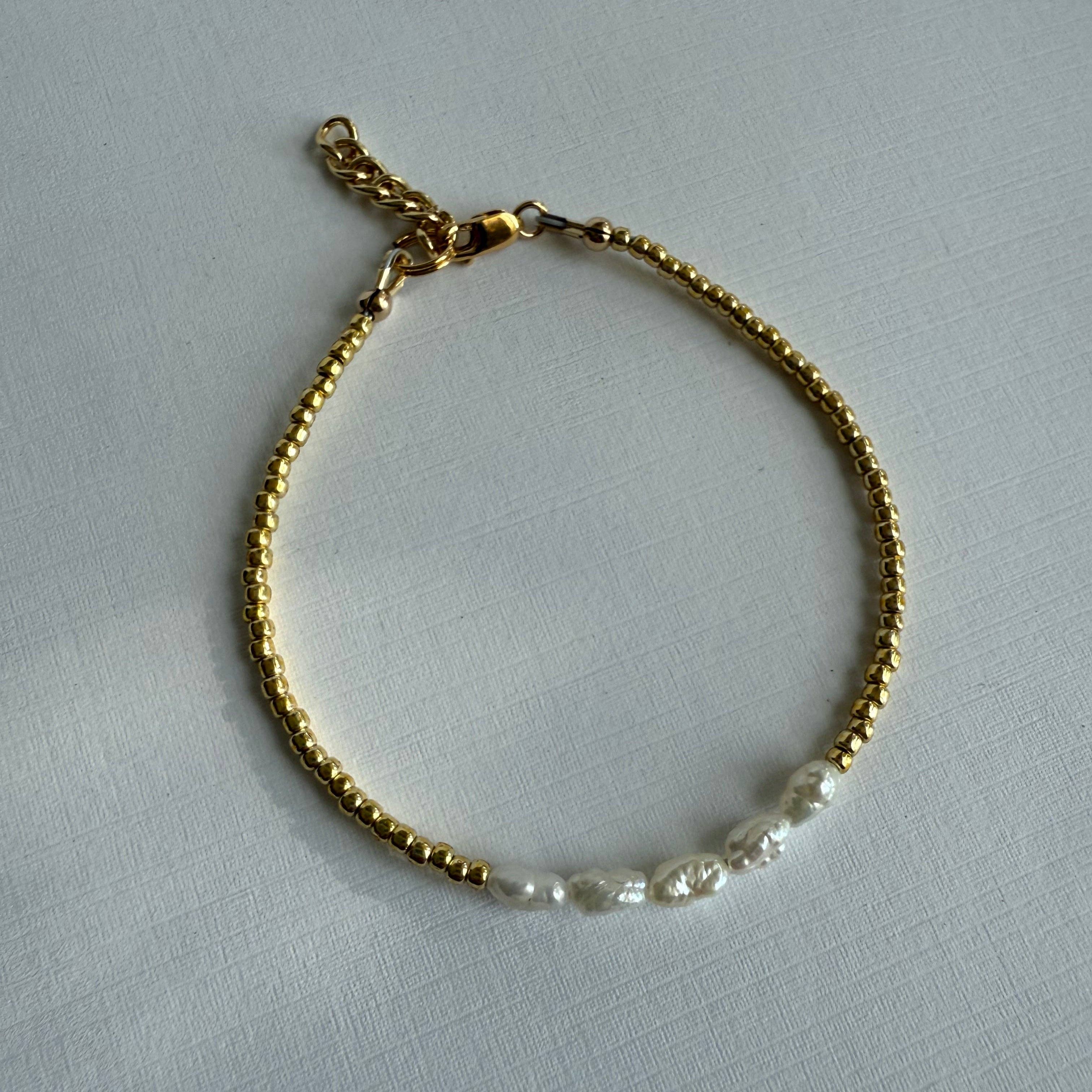 i said oui – wholesale Beaded bracelet – Vintage Pearl & Gold Strand10