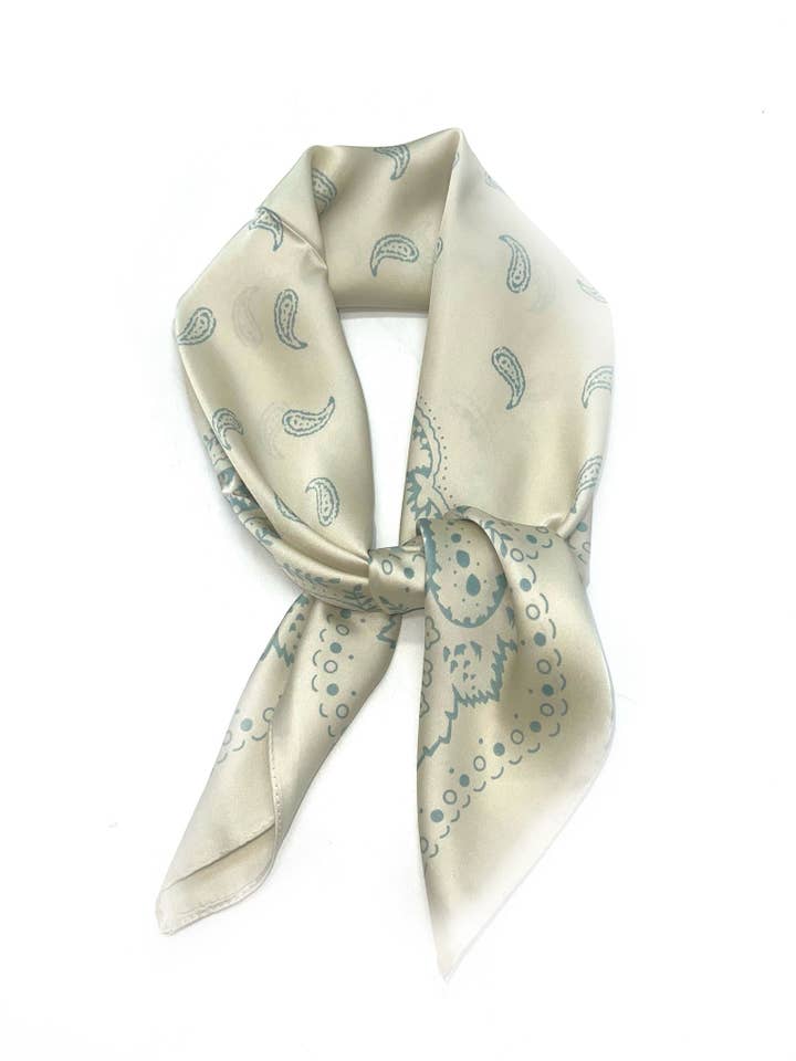 Foulard D-151/d-136 effetto seta 70x70 con motivo bandana per la vendita all'ingrosso da parte di LINETA