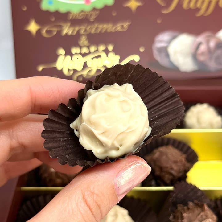 Aladdin - Wholesale Chocolate box - Ema Chocolate Milk and White Chocolate Truffles With Dubai Filling - Merry Christmas Box - 250g7