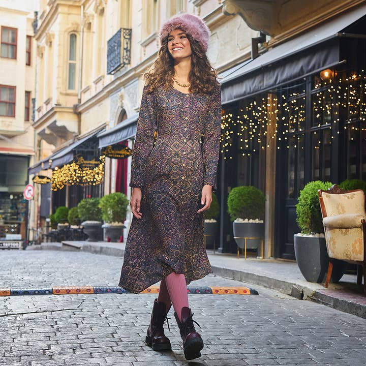 Abito a maniche lunghe abbottonato con orlo asimmetrico a motivi geometrici per la vendita all'ingrosso da parte di Los Banditos