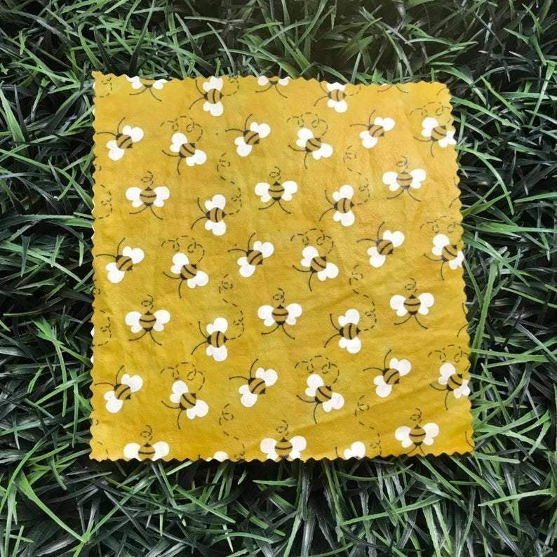 Almas And Co – Großhandel Verpackung/Beutel zur Aufbewahrung von Lebensmitteln – Bienenwachs-Lebensmitttelwickel mit Bienenmuster2