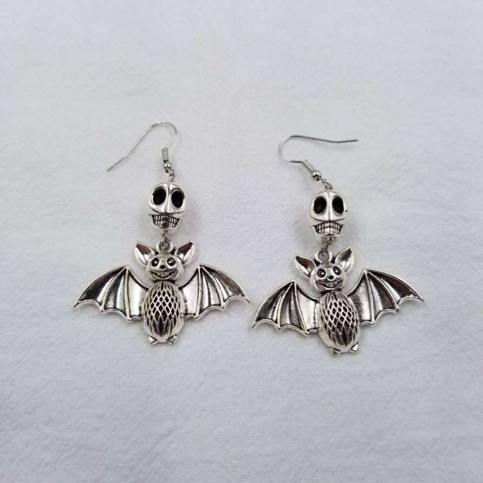 ENA Jewelry - Vendita all'ingrosso Orecchini pendenti - Orecchini gotici di Halloween con teschio e pipistrello0