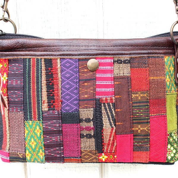 Håndlavet bjergstamme håndværker håndvævet bomuld patchwork crossbody/skulder konvertibel sadeltaske for engroshandel hos Atlas Goods By Your Needs Company