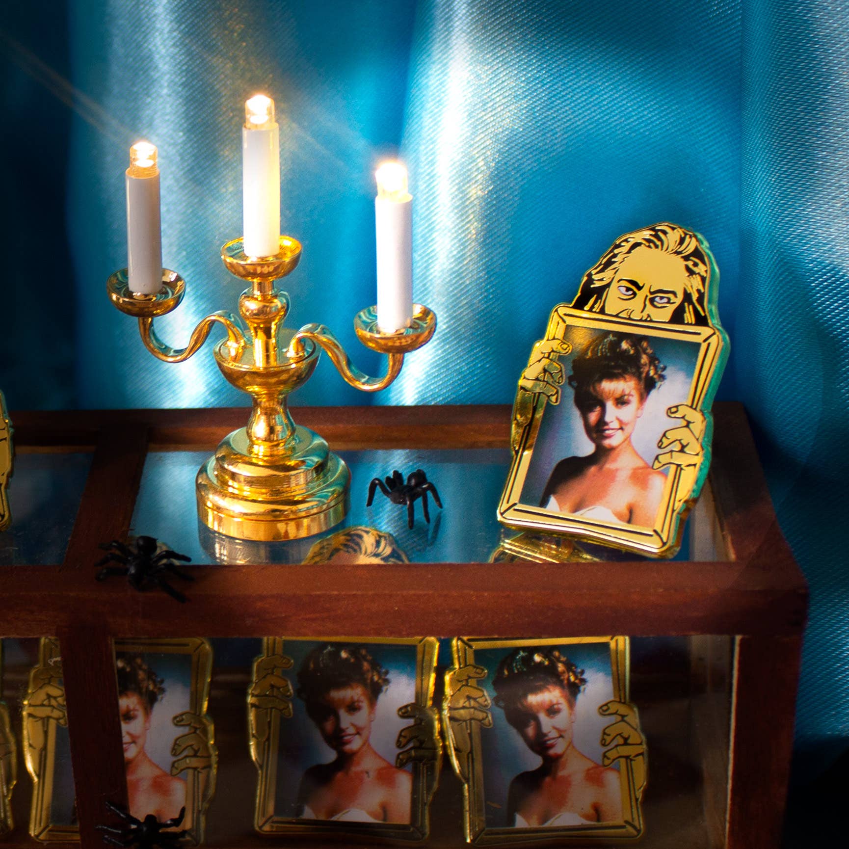 Mink - Wholesale Lapel Pin/Button - 25 Years: the Twin Peaks pin1