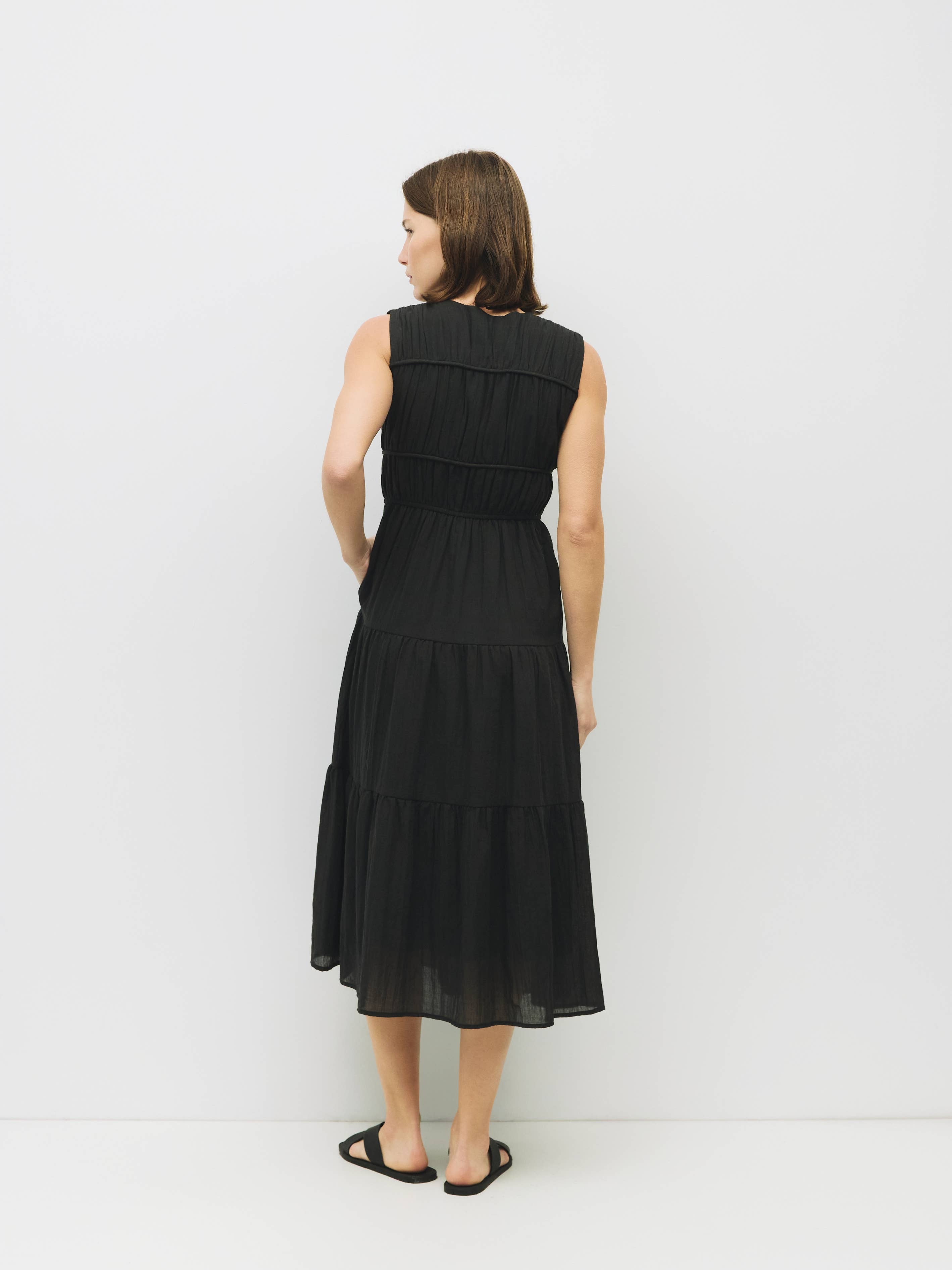 MOD REF – Engroshandel Kjole - Dame – Cora-kjolen | Midikjole med rund hals8