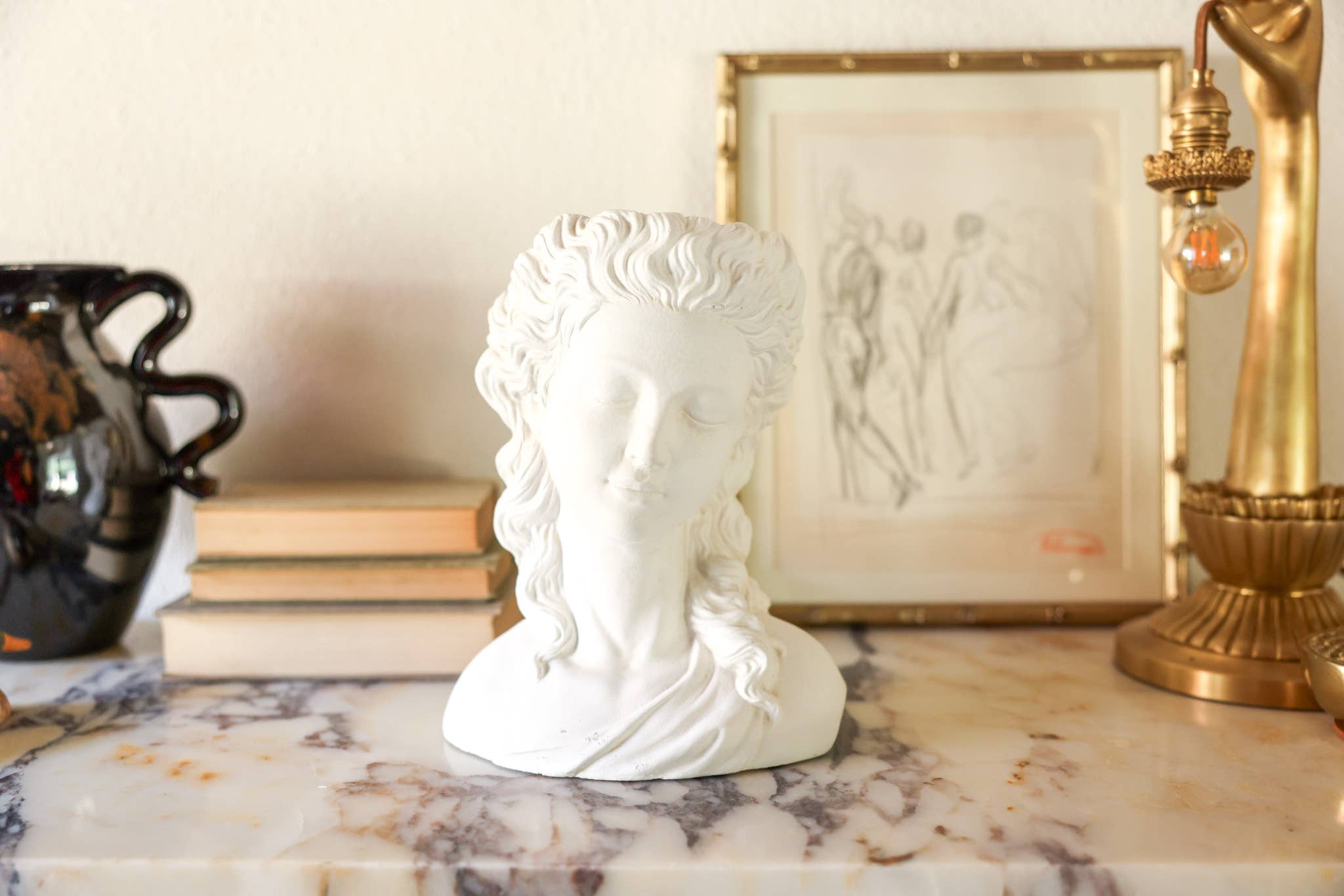 Flora Bunda Inc - Wholesale Plantenpot - Cementplanter voor meisjes van 10,75 „H met krullend haar2