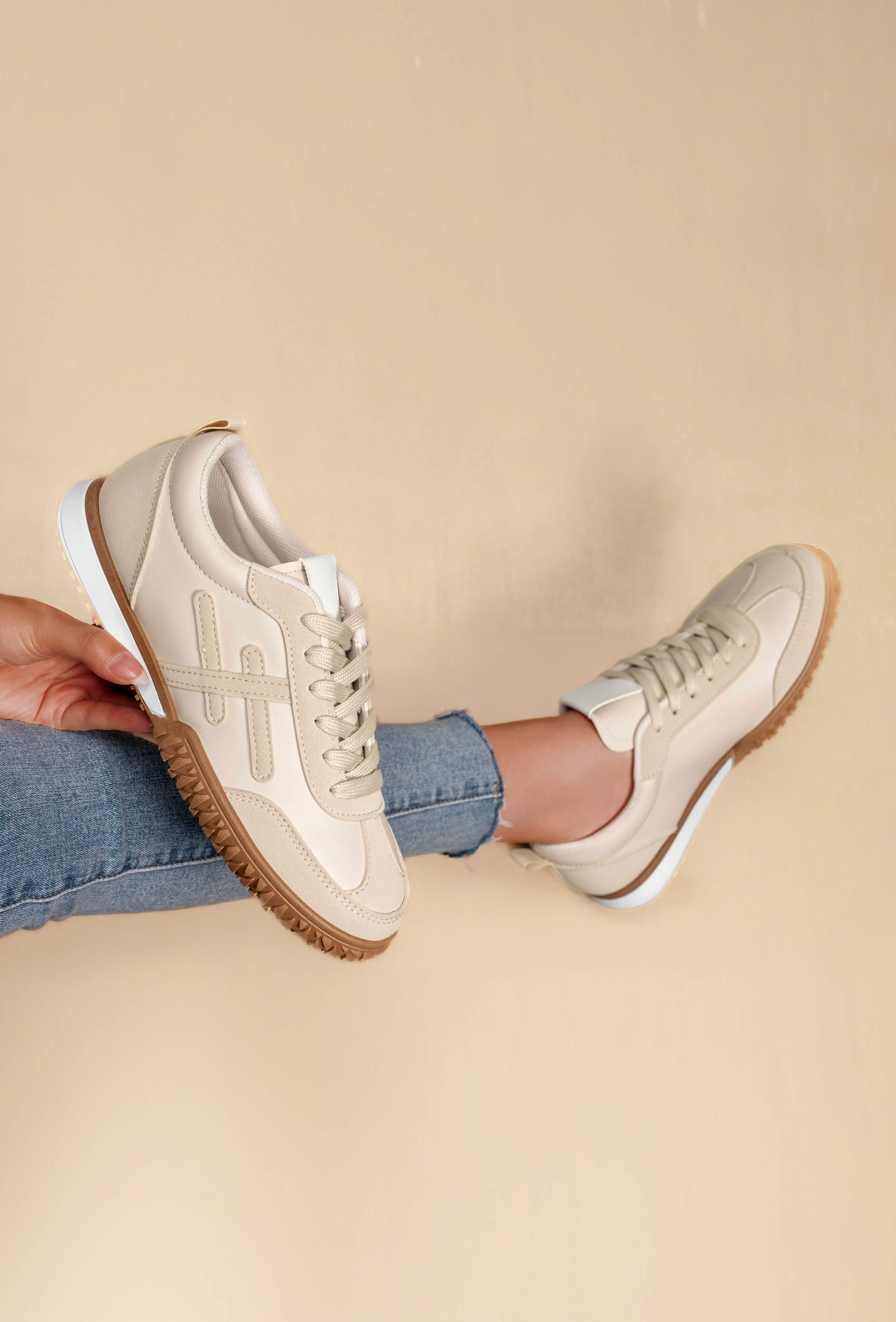 C'M PARIS - Wholesale Lifestyle Sneakers - Women's - Retro Sneakers with Mesh Insert and Gum Sole 652819