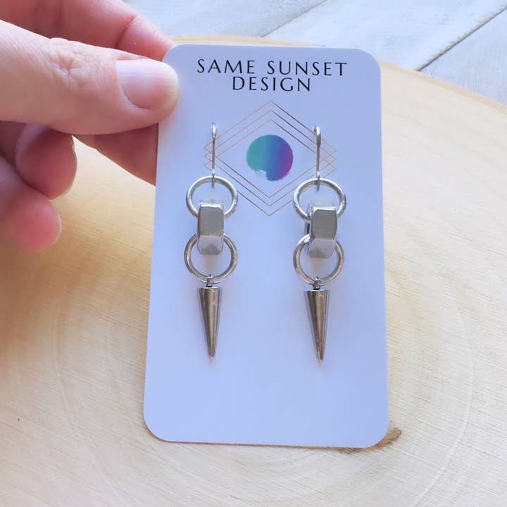 Orecchini Gotici Stregati Emo Spike, Regali di Gioielli Punk Metalhead per la vendita all'ingrosso da parte di Same Sunset Design