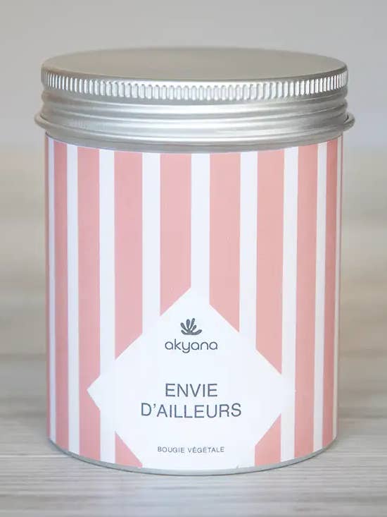 Desire for Elsewhere Duftkerze mit Korallen- und Weißstreifen für den Großhandel von AKYANA