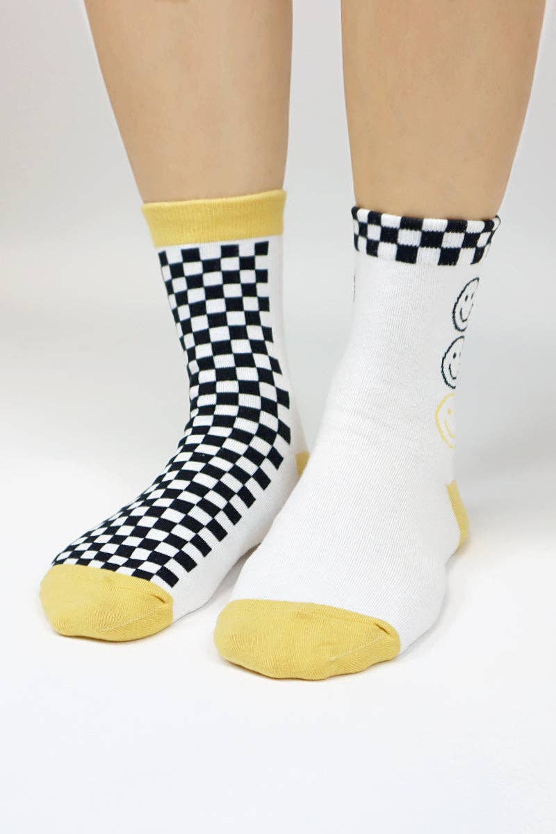 7DAYSSOCKS - Wholesale Socks - Women's - Women's Crew Check Board Smile Mismatched AB Socks