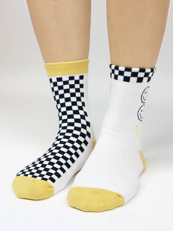 7DAYSSOCKS - Wholesale Socks - Women's - Women's Crew Check Board Smile Mismatched AB Socks